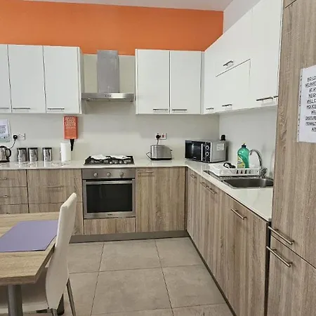 Elegant Near Valletta J2 Apartament