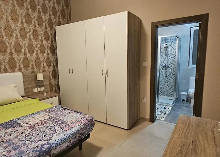 Elegant Near Valletta J2 Апартаменты *