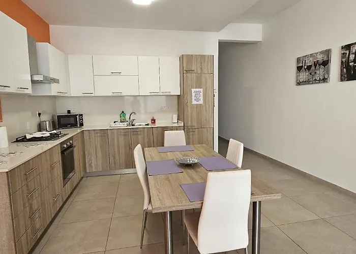 Elegant Near Valletta J2